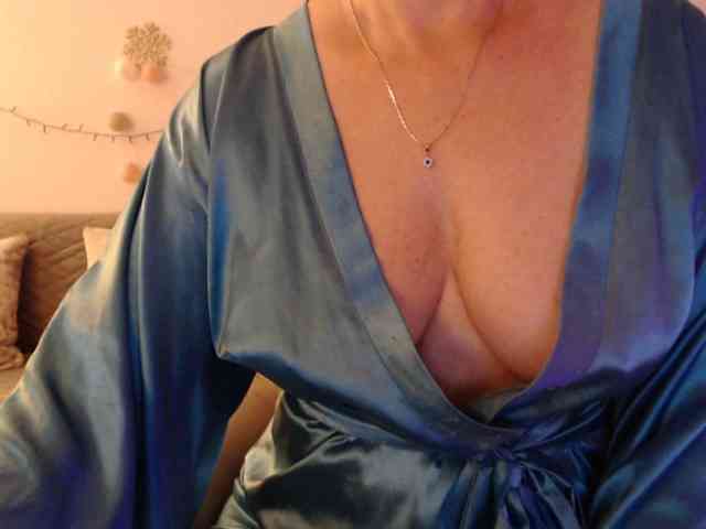 goodSnowQueen webcam