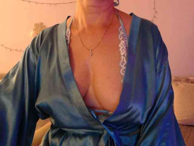 goodSnowQueen webcam
