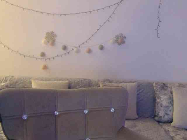 goodSnowQueen webcam