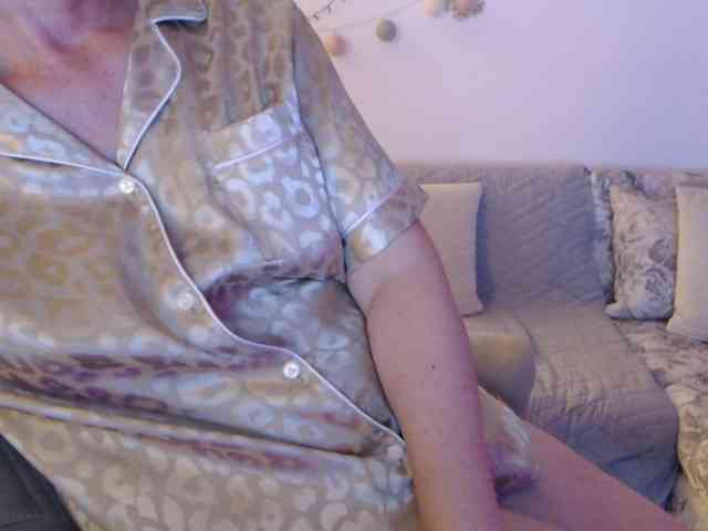 goodSnowQueen webcam
