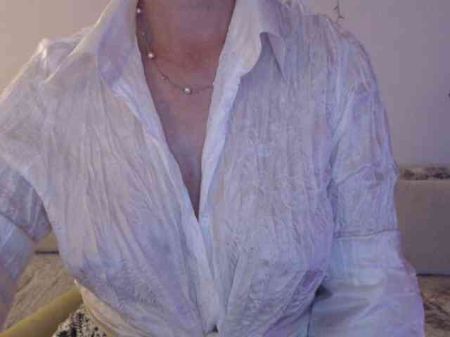 goodSnowQueen webcam