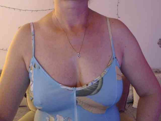 goodSnowQueen webcam