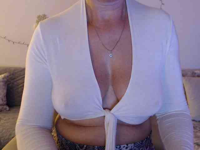 goodSnowQueen webcam
