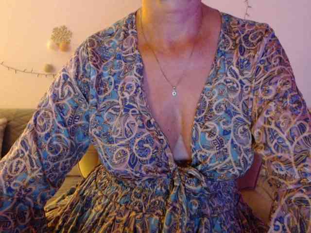 goodSnowQueen webcam
