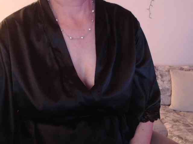 goodSnowQueen webcam