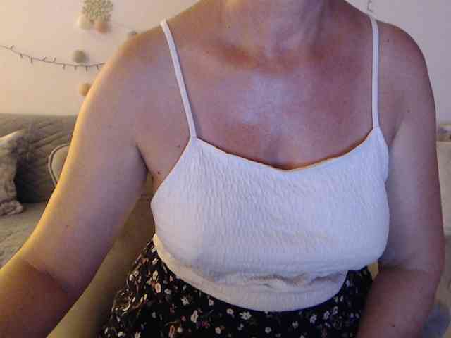 goodSnowQueen webcam