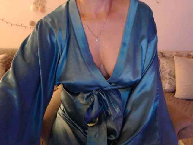 goodSnowQueen webcam