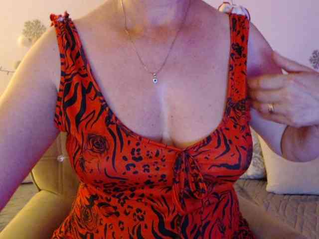 goodSnowQueen webcam