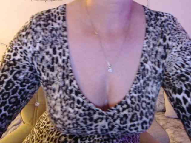 goodSnowQueen webcam