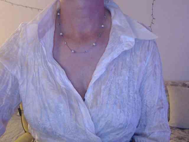 goodSnowQueen webcam