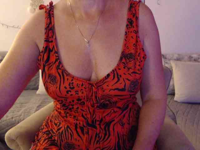 goodSnowQueen webcam