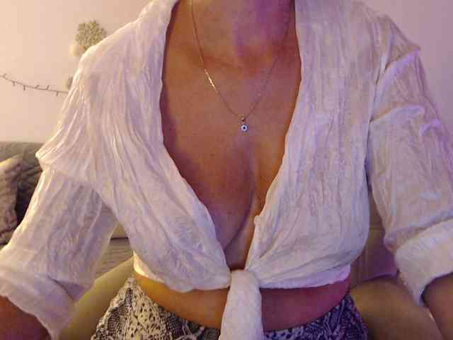 goodSnowQueen webcam