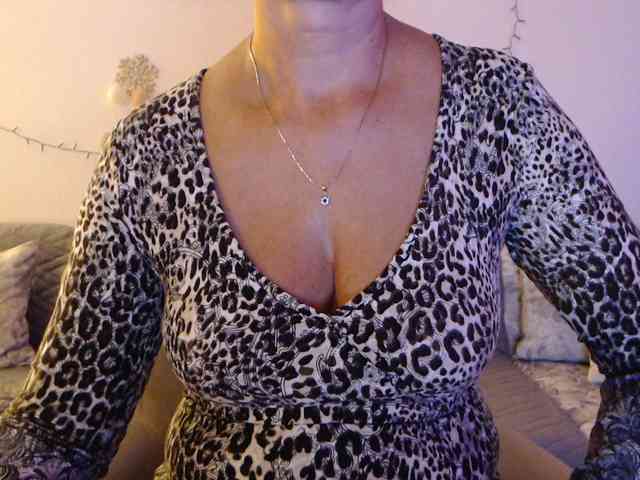 goodSnowQueen webcam