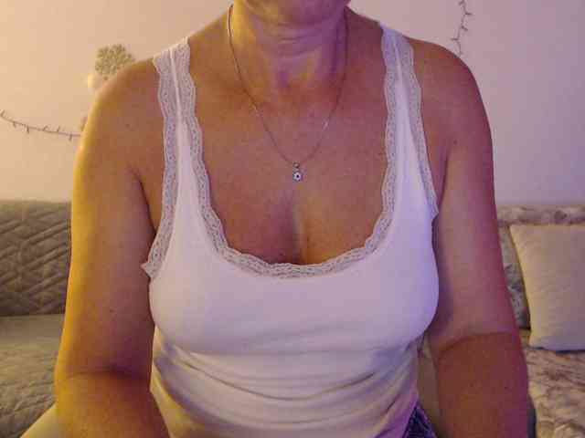 goodSnowQueen webcam