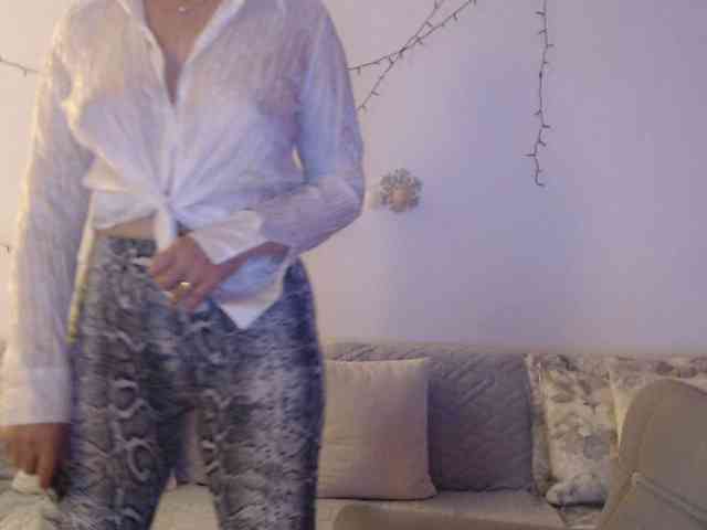 goodSnowQueen webcam