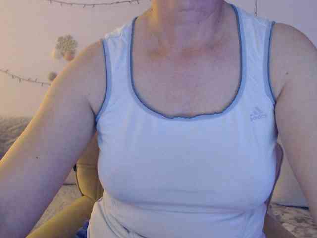 goodSnowQueen webcam