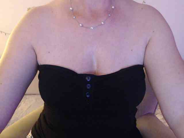 goodSnowQueen webcam