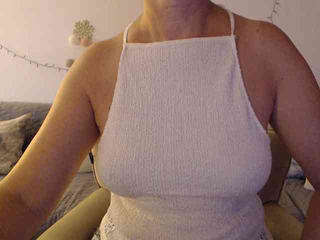 goodSnowQueen webcam