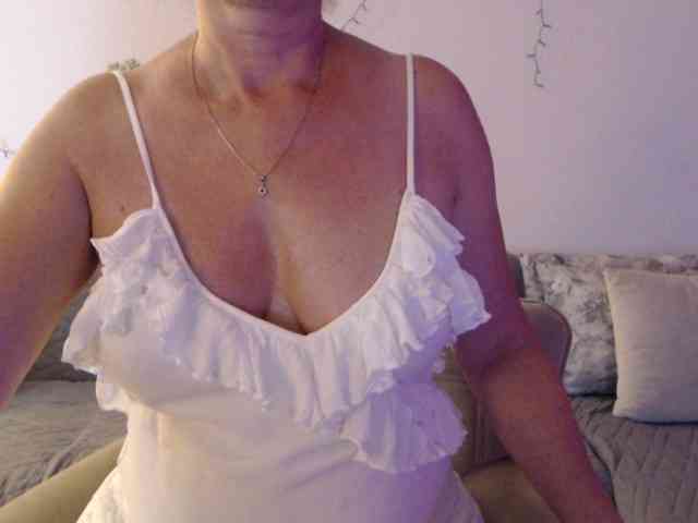 goodSnowQueen webcam
