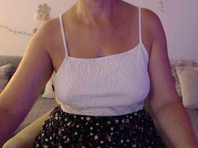 goodSnowQueen webcam