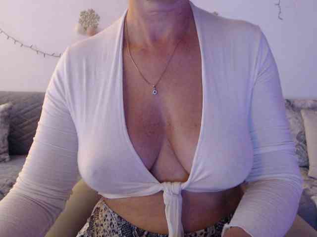 goodSnowQueen webcam