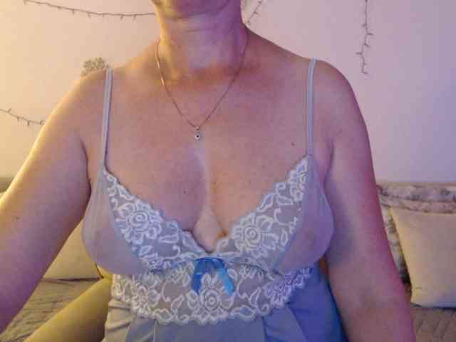 goodSnowQueen webcam