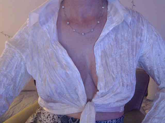 goodSnowQueen webcam