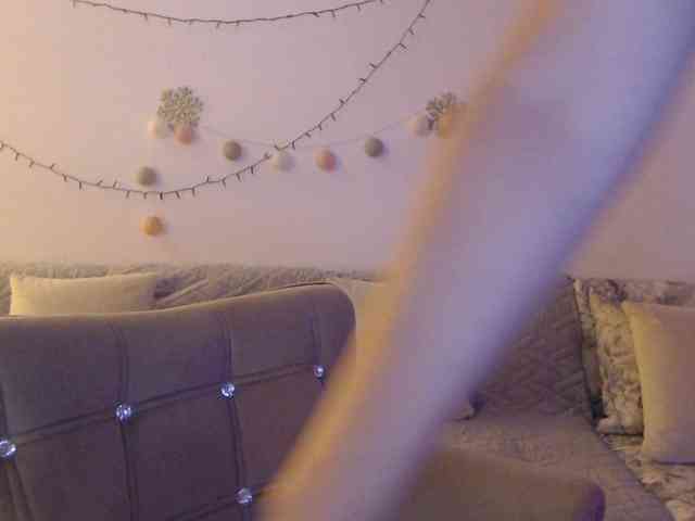 goodSnowQueen webcam