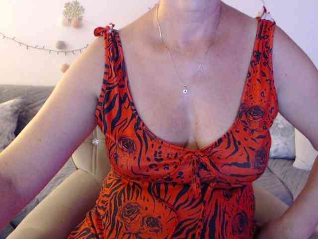goodSnowQueen webcam