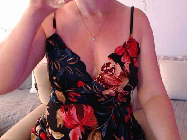 goodSnowQueen webcam