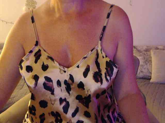 goodSnowQueen webcam