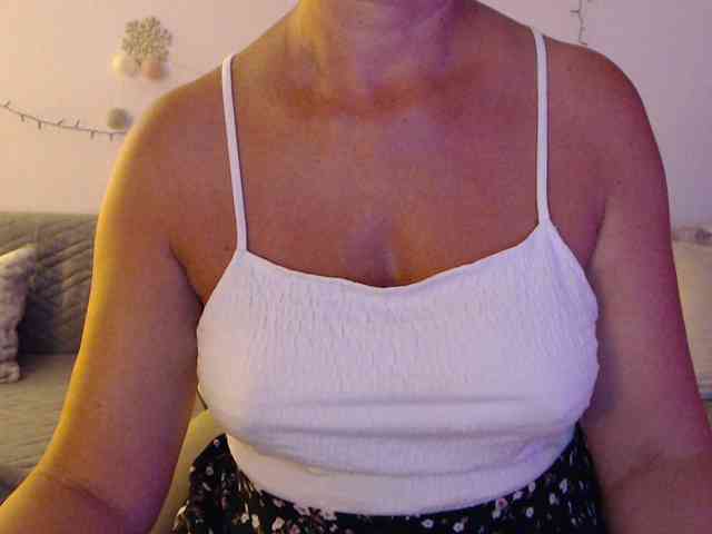 goodSnowQueen webcam