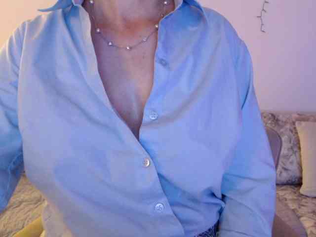 goodSnowQueen webcam