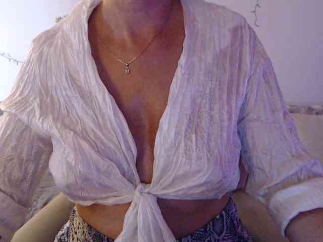goodSnowQueen webcam