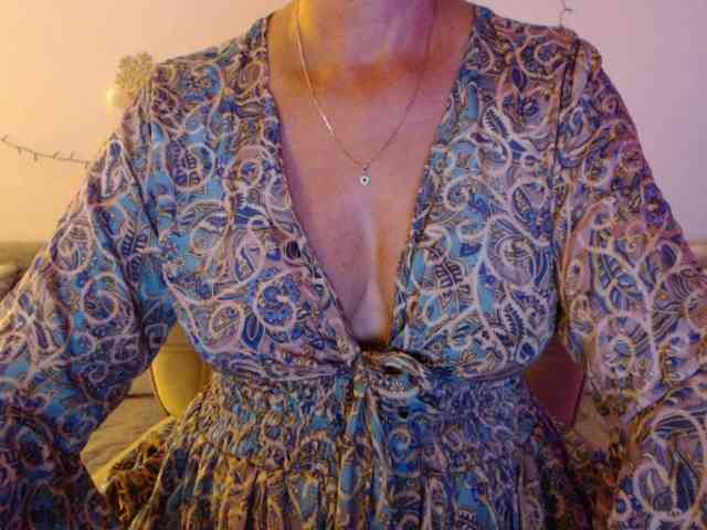 goodSnowQueen webcam