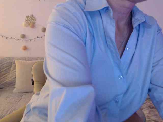goodSnowQueen webcam