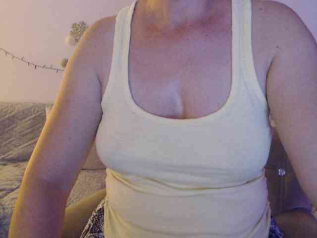 goodSnowQueen webcam