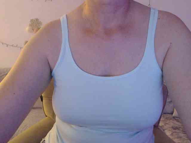 goodSnowQueen webcam