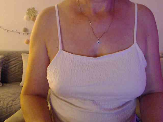 goodSnowQueen webcam