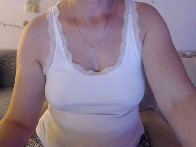 goodSnowQueen webcam
