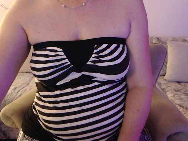 goodSnowQueen webcam