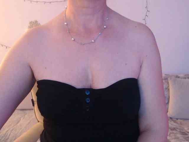 goodSnowQueen webcam