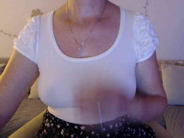 goodSnowQueen webcam