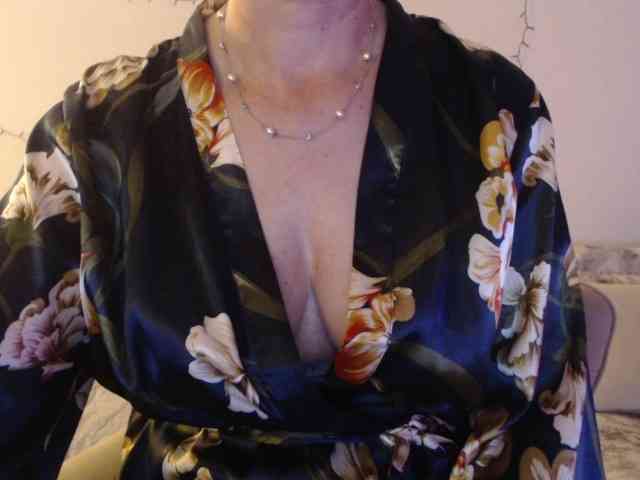 goodSnowQueen webcam