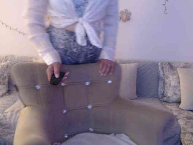 goodSnowQueen webcam