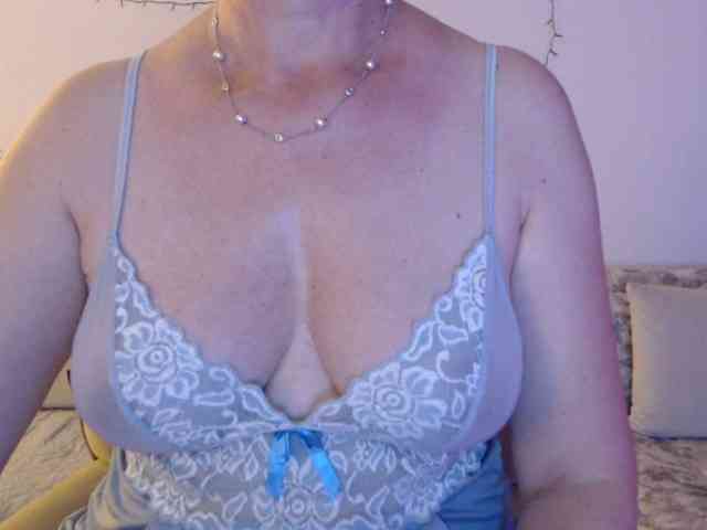 goodSnowQueen webcam