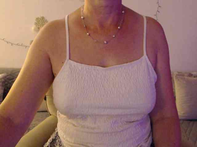 goodSnowQueen webcam