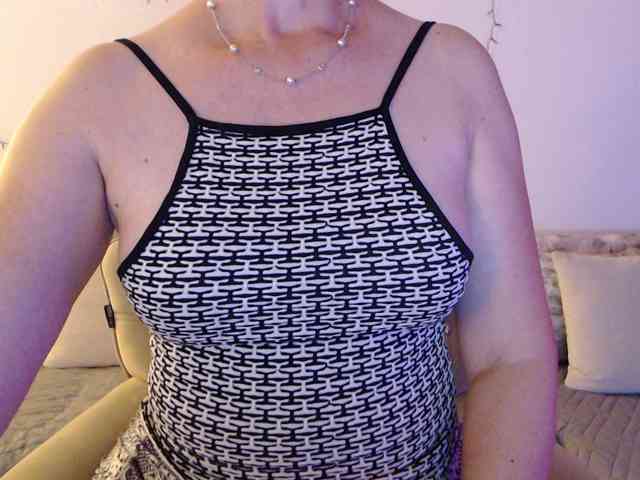 goodSnowQueen webcam