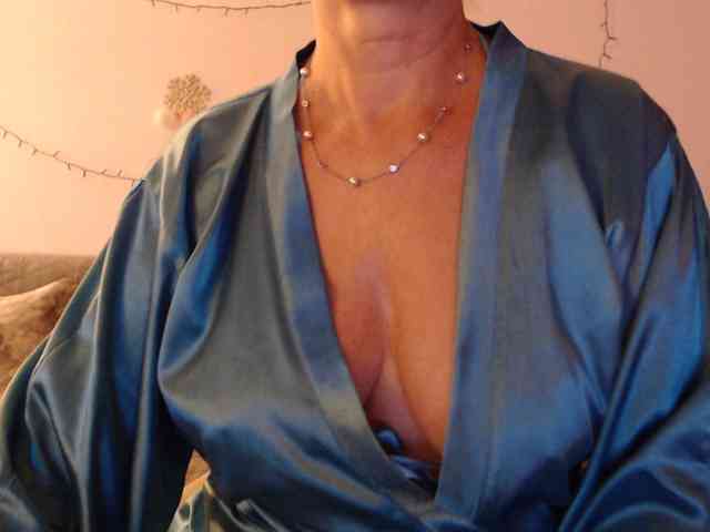 goodSnowQueen webcam