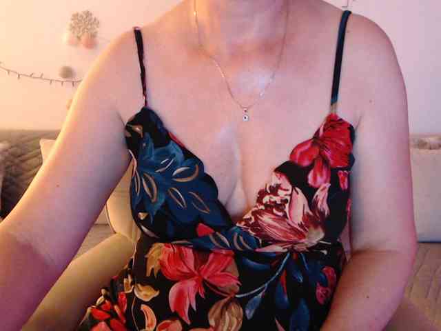 goodSnowQueen webcam